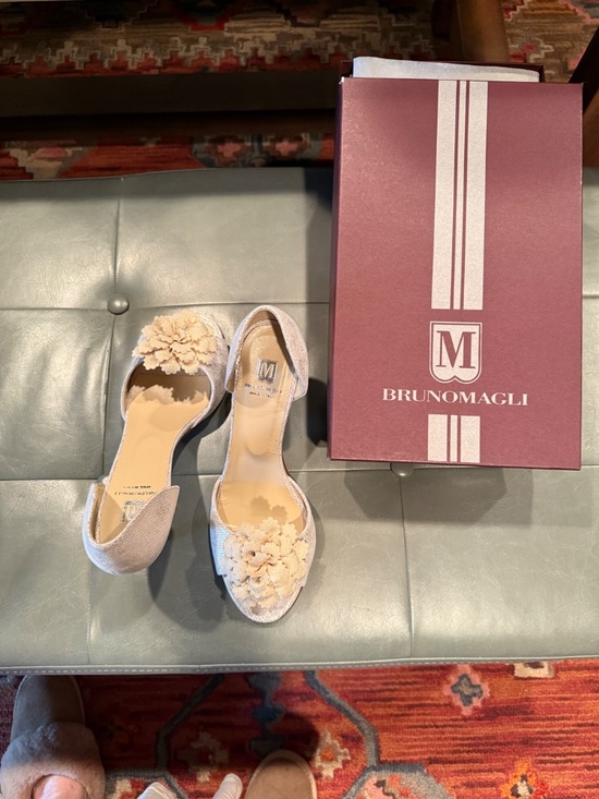 Experience timeless elegance with BENA by Brunate. Crafted  Bruno Magli “Sienna”  9 1/2 M 3” Heel Make an offer!